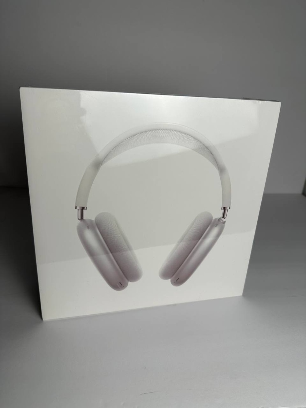 Apple Over-Ear Headphones - White/Silver